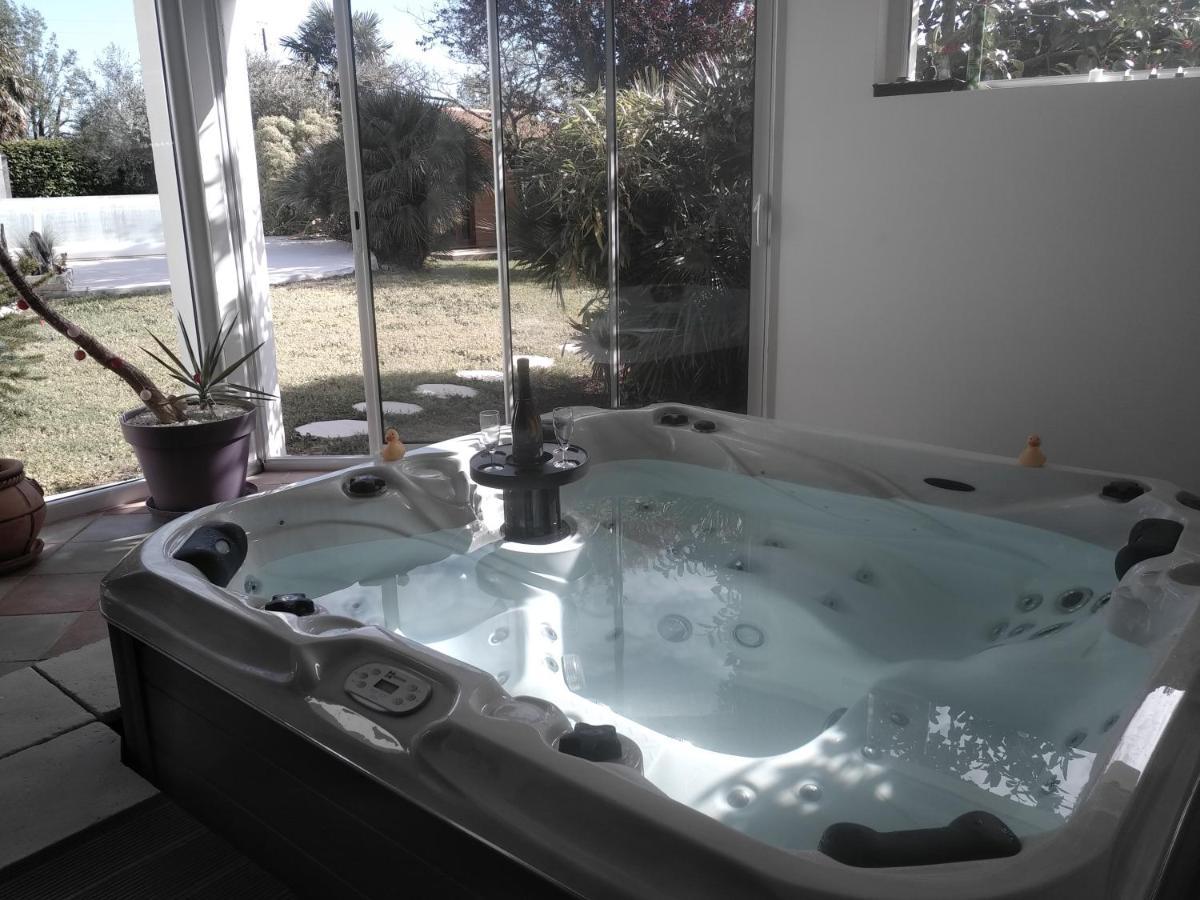 L'Eden Naturiste Spas Challans Ngoại thất bức ảnh
